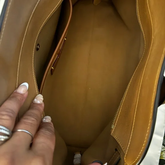 Coach Empire 40 Honey Brown - Picture 10 of 10